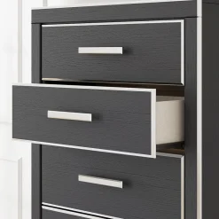 Zuraleus Chest